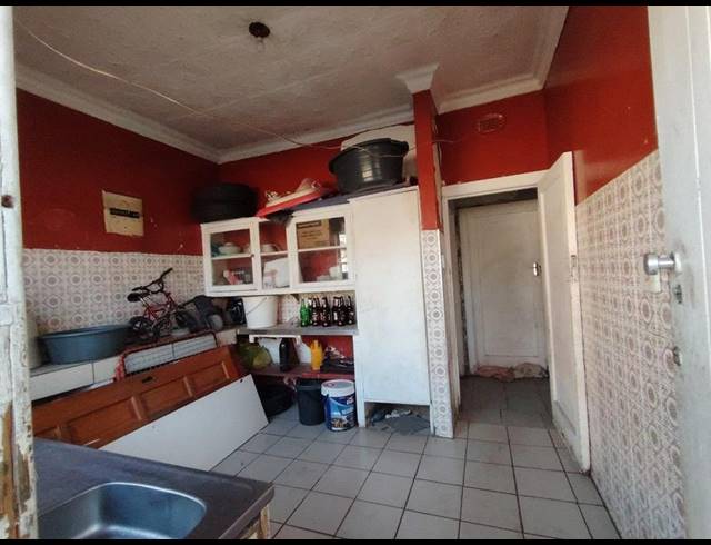 6 BEDROOM HOUSE FOR SALE IN REGENTS PARK